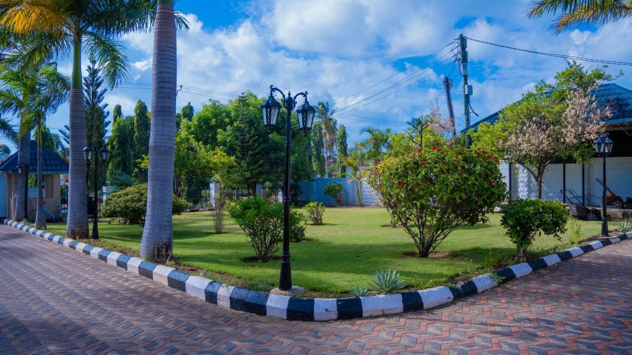 Luxury Beach Villa Inn Дар-эс-Саламе Экстерьер фото