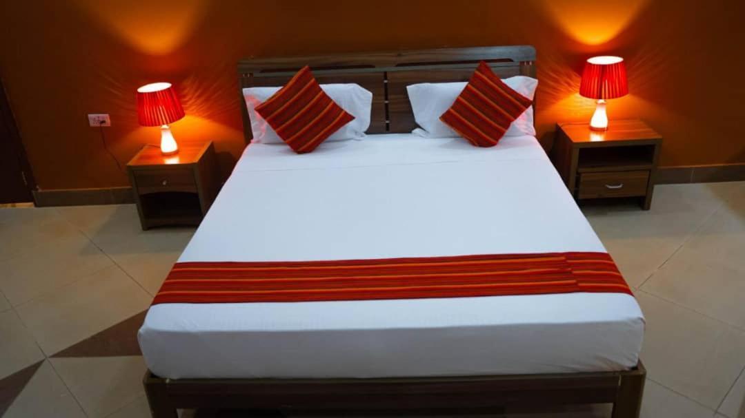 Luxury Beach Villa Inn Дар-эс-Саламе Экстерьер фото